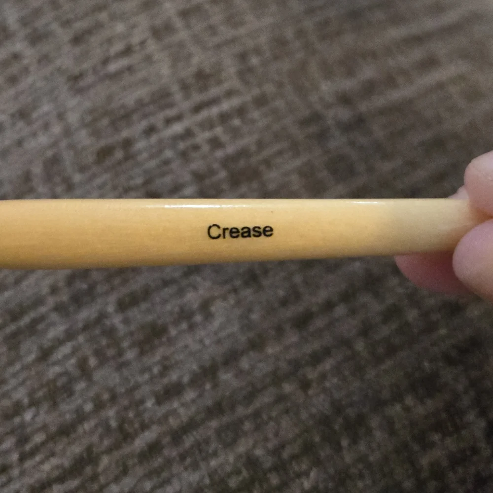 Essence of Beauty Makeup Brush - CREASE